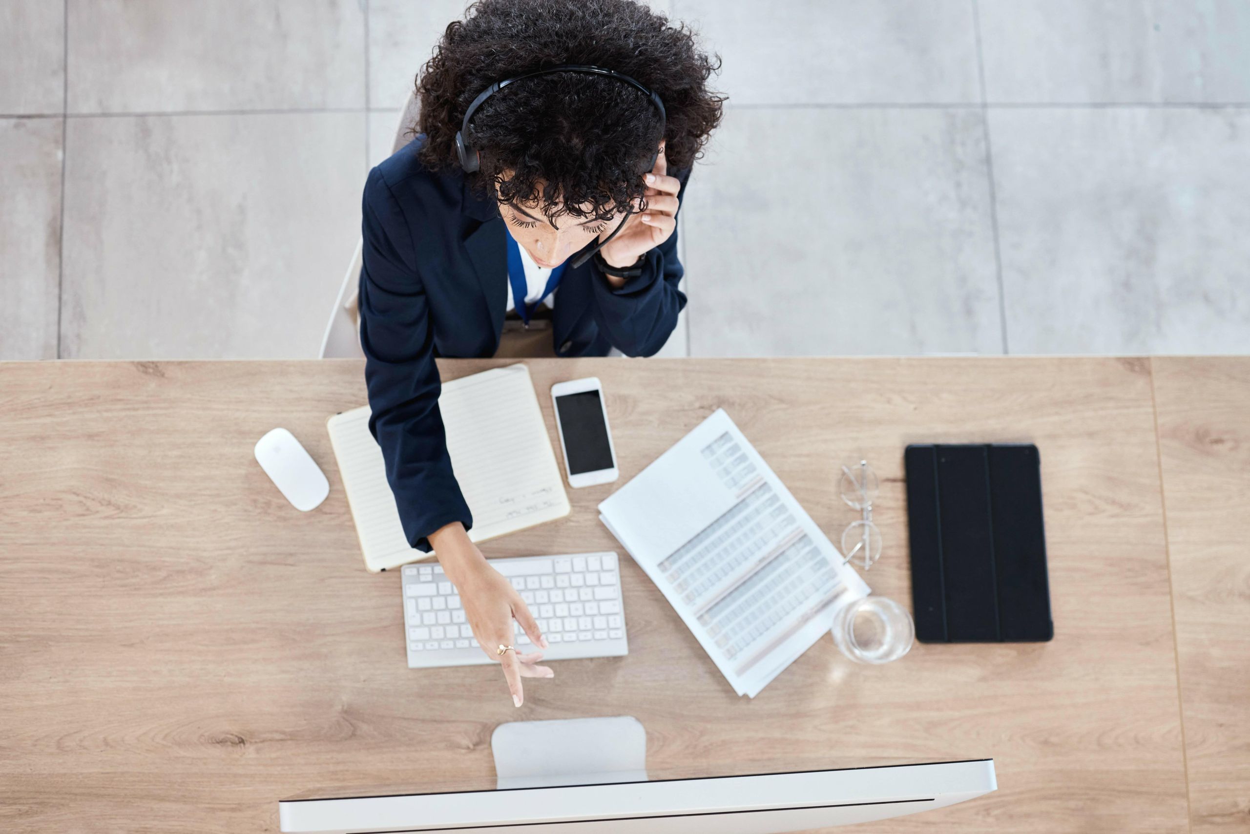 Atendimento Ao Cliente Consultoria Em Informatica E Telemarketing De Mulheres Em Fale Conosco Crm Ou Webinar Min - Auster Inteligência Contábil