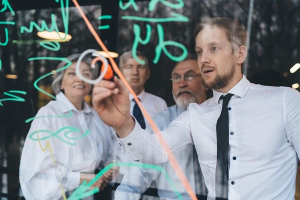 Parceiros De Negocios Resolvendo Estrategias Financeiras Juntos - Auster Inteligência Contábil