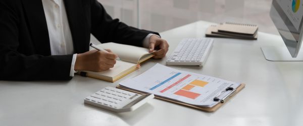 Bookkeeper Or Financial Inspector Hands Making Report, Calculating. Home Finances, Investment, Economy, Saving Money Or Insurance Concept - Auster Inteligência Contábil