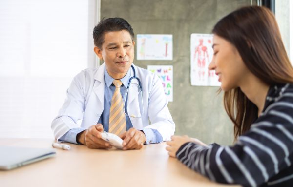 Senior Asian Doctor Encouragement And Supportive To Cansor Patie - Auster Inteligência Contábil