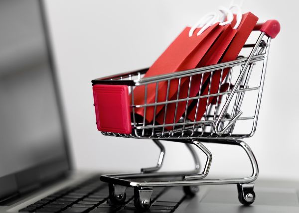 Front View Laptop With Shopping Cart Bags Cyber Monday - Auster Inteligência Contábil