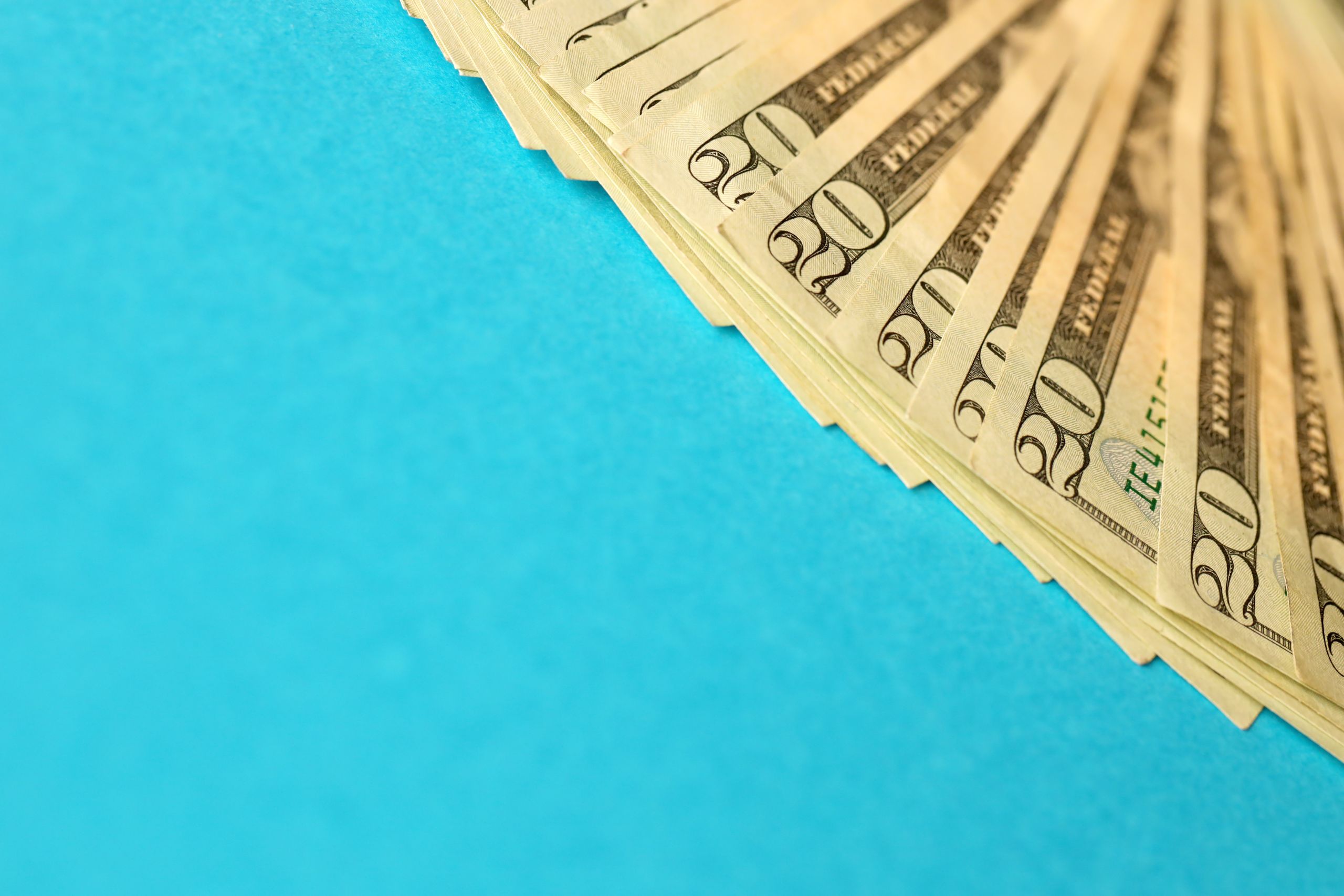 Big Amount Of Old Twenty Dollar Bills On Blue Background. Money Earnings, Payday Or Tax Paying Period - Auster Inteligência Contábil