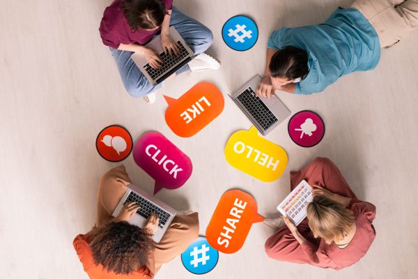 Overview Of Four Young Contemporary Friends Using Mobile Gadgets On The Floor - Auster Inteligência Contábil