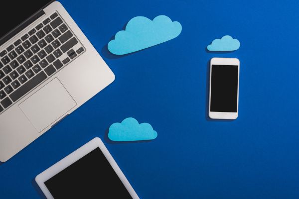 Top View Of Empty Paper Clouds Near Laptop, Smartphone And Digital Tablet With Blank Screen Isolated - Auster Inteligência Contábil
